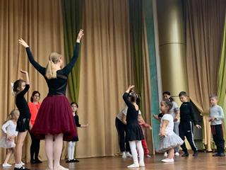 В НМИЦО ФМБА России вновь начались занятия в Студии ритмики и танца
